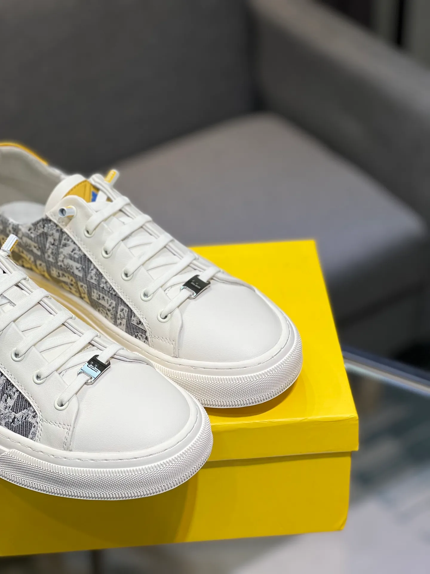 Men's men's shoes 💰400 [FENDI] Spring and Autumn new style 🙈original replica! Reproduced from the original 💯, the workmanship is top-notch, 💪💪💪 cowhide leather upper ➕ genuine leather feet, 👻 suitable for all kinds of travel! Number of yards 38-44